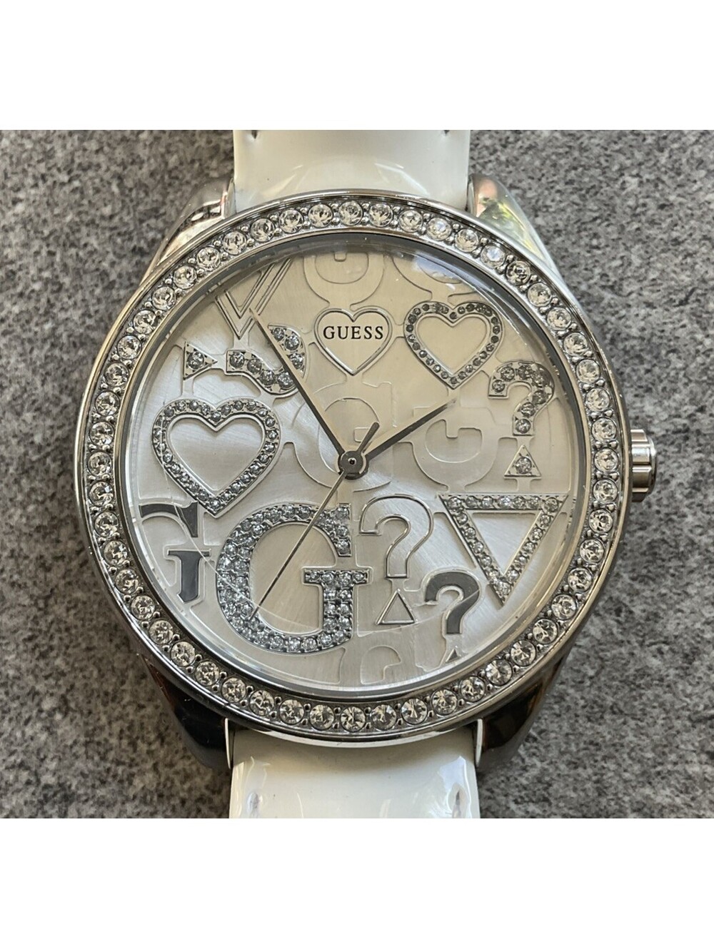 Beautiful Guess Womens Watch 36mm Silver Tone Case Crystal Accent Bezel Bin V